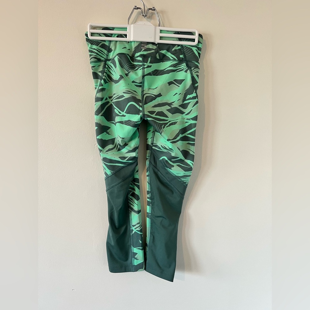 Under Armour Compression Capri - Picture 2 of 4